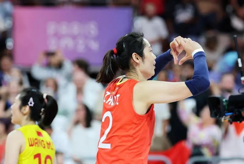 姑娘们太顶了,女排精神在最后一刻具象化了! 姑娘们太顶了,女排精神在最后一刻具象化了!