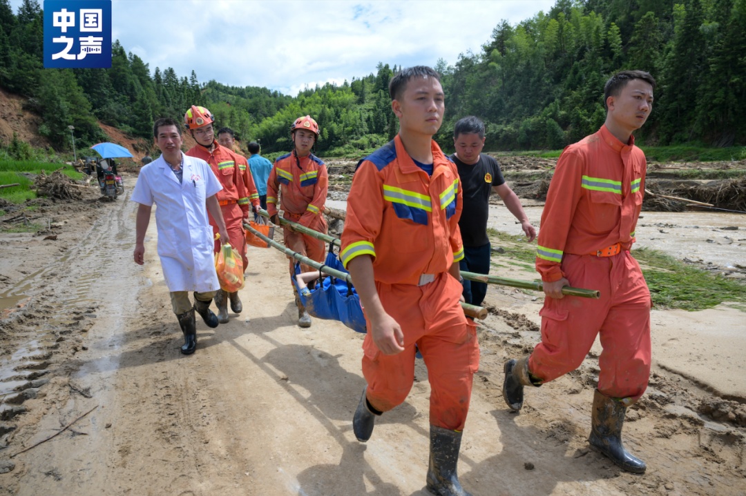 湖南资兴暴雨致8万余人受灾!直升机搭起“空中救援通道” 湖南资兴暴雨致8万余人受灾!直升机搭起“空中救援通道”