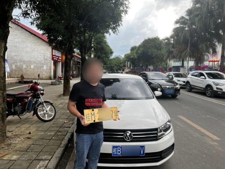 驾培场地惊现套牌教练车,交警一查到底!揪出背后同伙 驾培场地惊现套牌教练车,交警一查到底!揪出背后同伙
