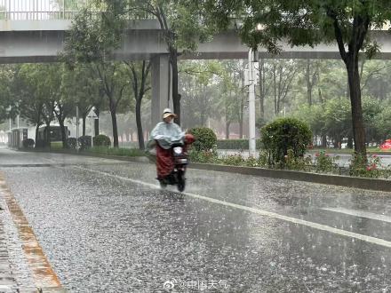 警惕次生灾害!北京今日雨水登场闷热缓解 局地或现暴雨 警惕次生灾害!北京今日雨水登场闷热缓解 局地或现暴雨