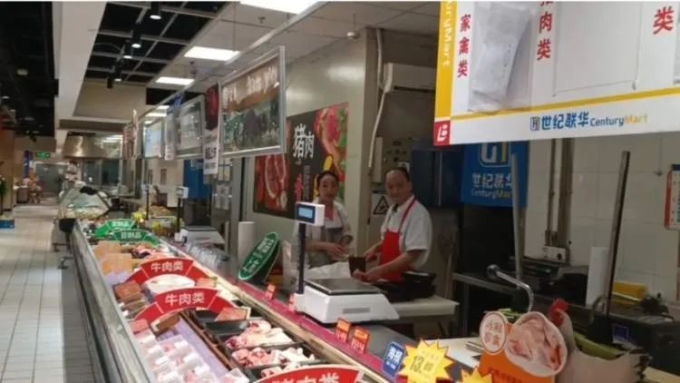 白色荧光灯照得老板娘满面红光，“生鲜灯”为何禁而不止