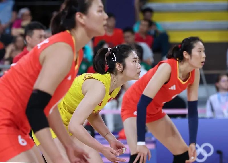 姑娘们太顶了,女排精神在最后一刻具象化了! 姑娘们太顶了,女排精神在最后一刻具象化了!