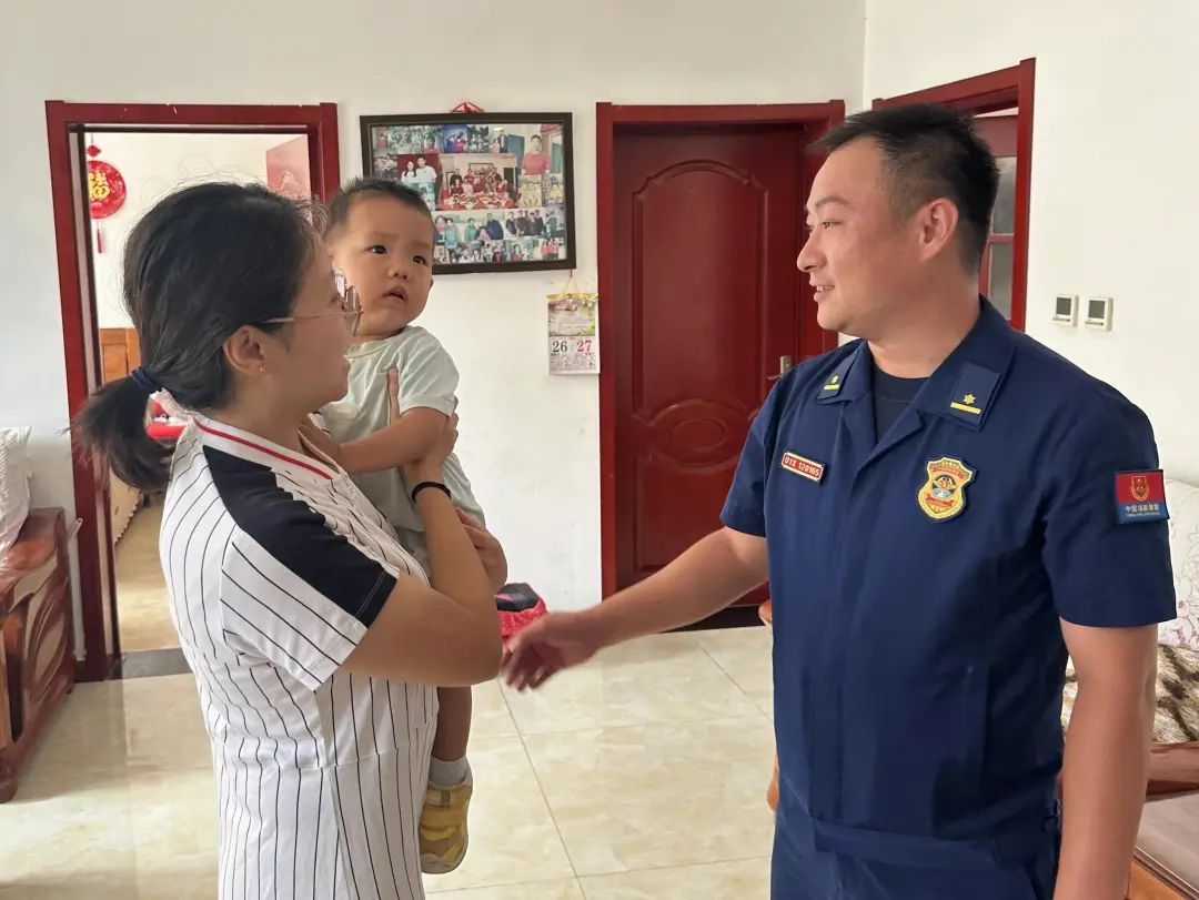 “小宝,还记得我吗?”暴雨中施救的消防员,重返门头沟 “小宝,还记得我吗?”暴雨中施救的消防员,重返门头沟