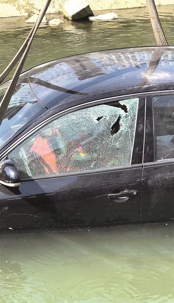 家长把娃忘车里,路人报警!消防赶到时,孩子满脸通红,气快喘不上了…… 家长把娃忘车里,路人报警!消防赶到时,孩子满脸通红,气快喘不上了……