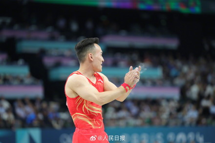 中国体操男团摘银 中国体操男团摘银