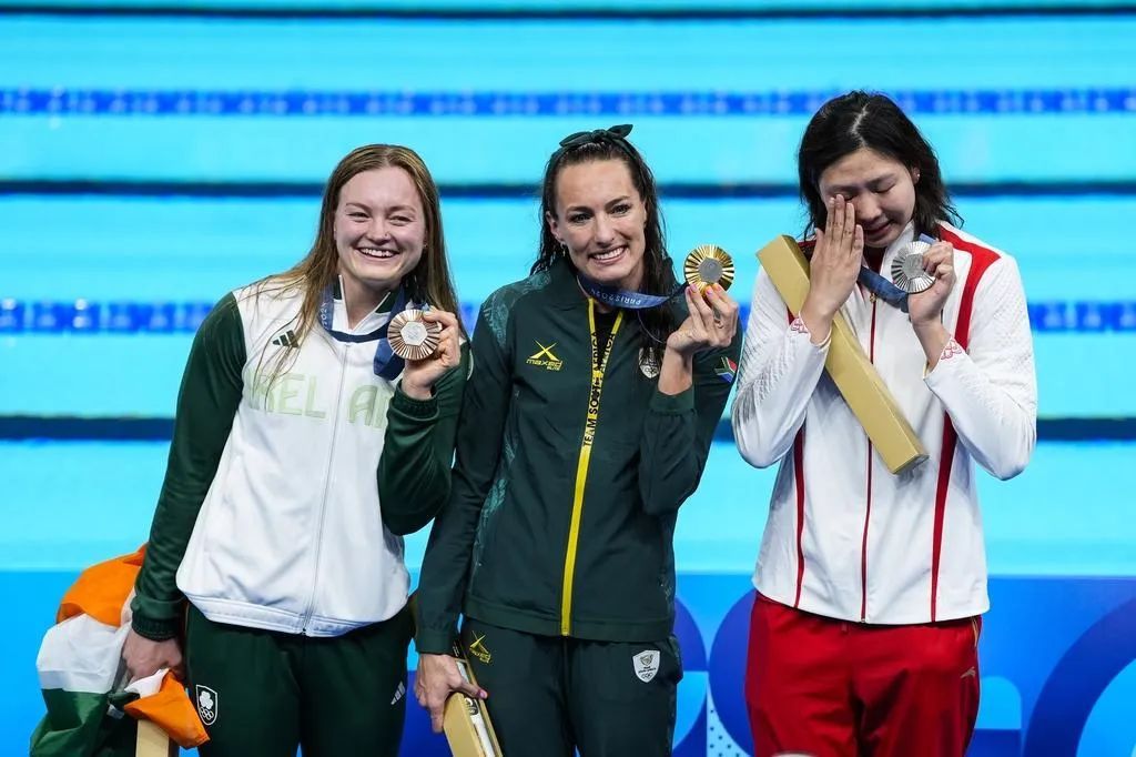 “潜艇”泪洒领奖台,妈妈讲述摘银幕后故事 “潜艇”泪洒领奖台,妈妈讲述摘银幕后故事