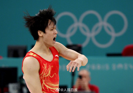 中国体操男团摘银 中国体操男团摘银