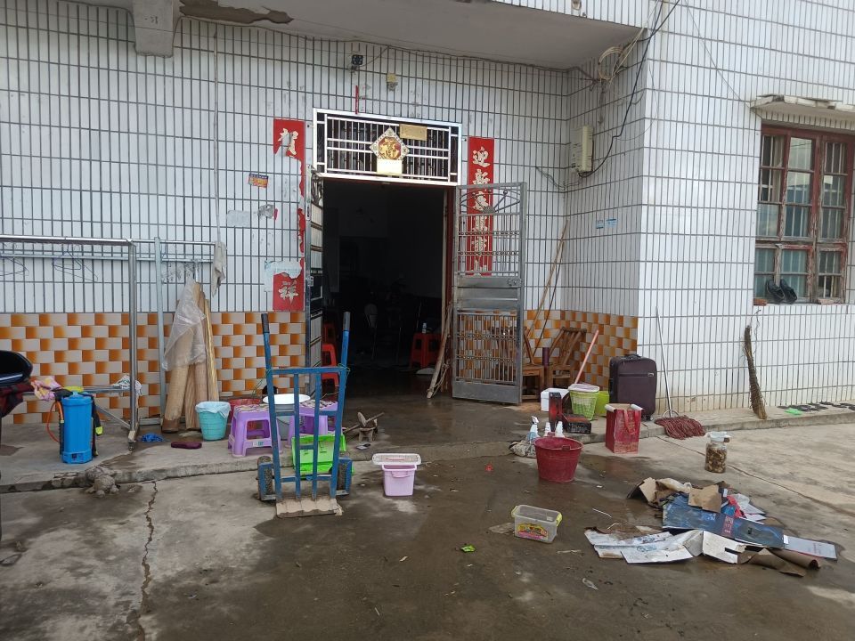 涓水湘潭县花石镇柳树湾段缺口合龙，村民：来电了，可以回家做饭！