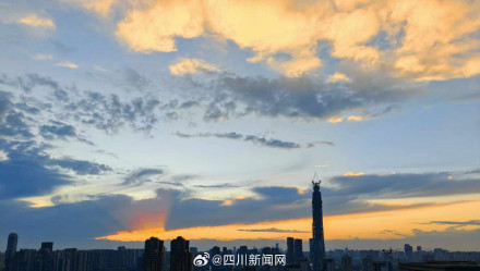 成都今天的晚霞，美翻了！