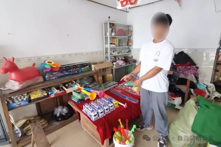 某商业中心有人“持枪”斗殴？四川自贡警方：系玩具