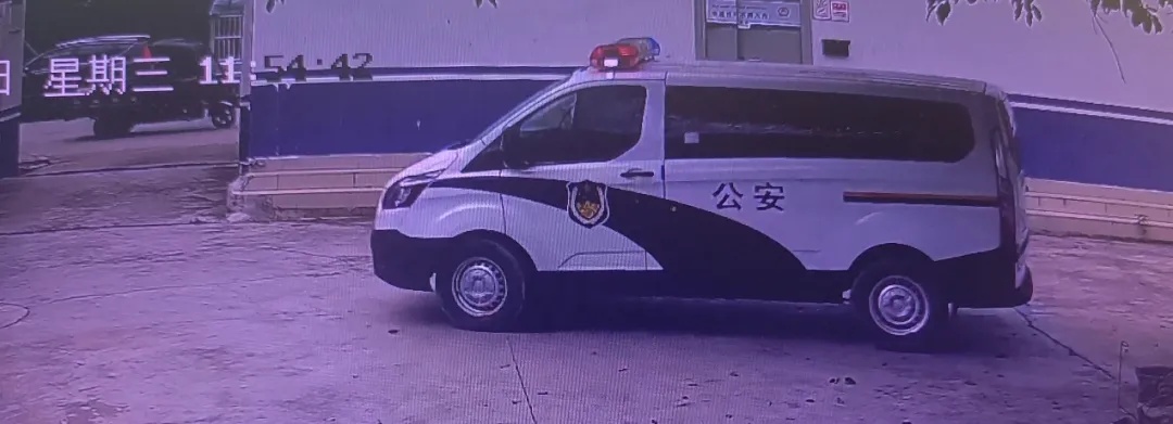 婴儿突发高烧抽搐，民警一路“狂飙”紧急送医