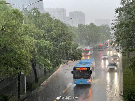 警惕次生灾害!北京今日雨水登场闷热缓解 局地或现暴雨 警惕次生灾害!北京今日雨水登场闷热缓解 局地或现暴雨