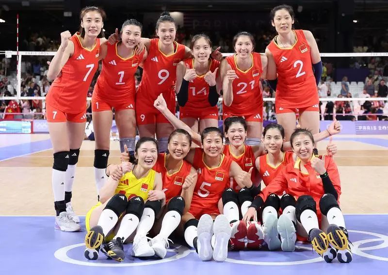 姑娘们太顶了,女排精神在最后一刻具象化了! 姑娘们太顶了,女排精神在最后一刻具象化了!