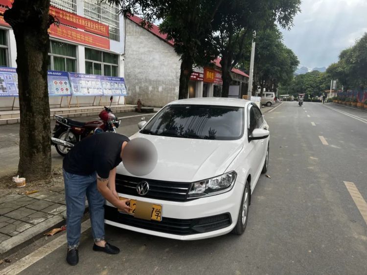 驾培场地惊现套牌教练车,交警一查到底!揪出背后同伙 驾培场地惊现套牌教练车,交警一查到底!揪出背后同伙