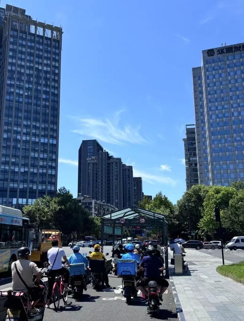 直冲41℃！起码连续7天，杭州人绷不住了...