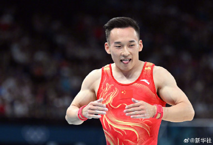 恭喜!中国体操男团夺银 恭喜!中国体操男团夺银