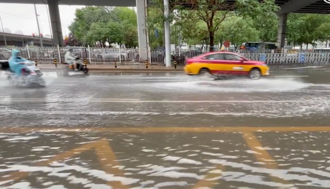 北京多区升级发布暴雨橙色预警!暴雨赶上早高峰,已达严重拥堵,多预警生效中! 北京多区升级发布暴雨橙色预警!暴雨赶上早高峰,已达严重拥堵,多预警生效中!
