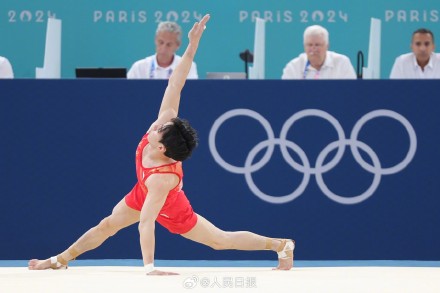 中国体操男团摘银 中国体操男团摘银