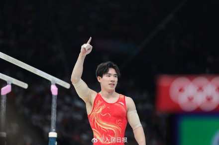 中国体操男团摘银 中国体操男团摘银