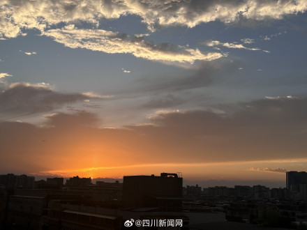 成都今天的晚霞，美翻了！