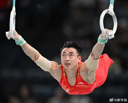 恭喜!中国体操男团夺银 恭喜!中国体操男团夺银