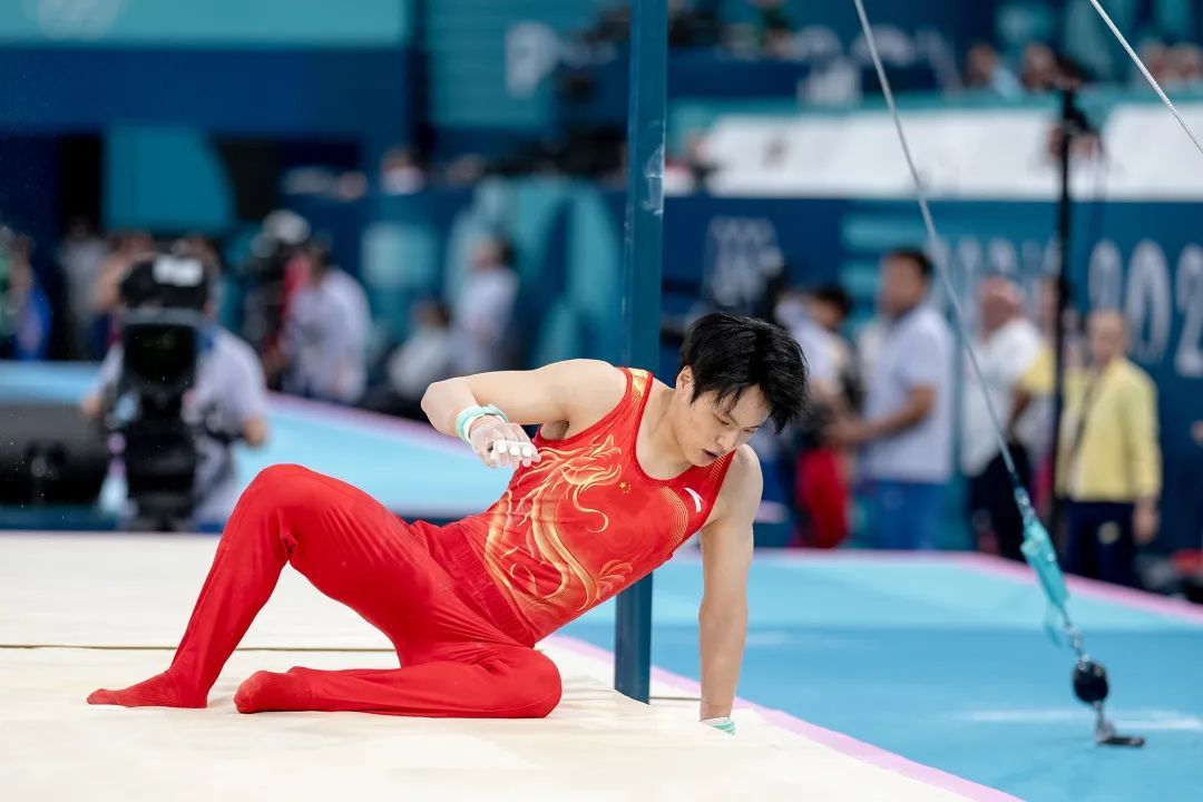 摘银！体操男团泪洒赛场，网友：遗憾又心疼