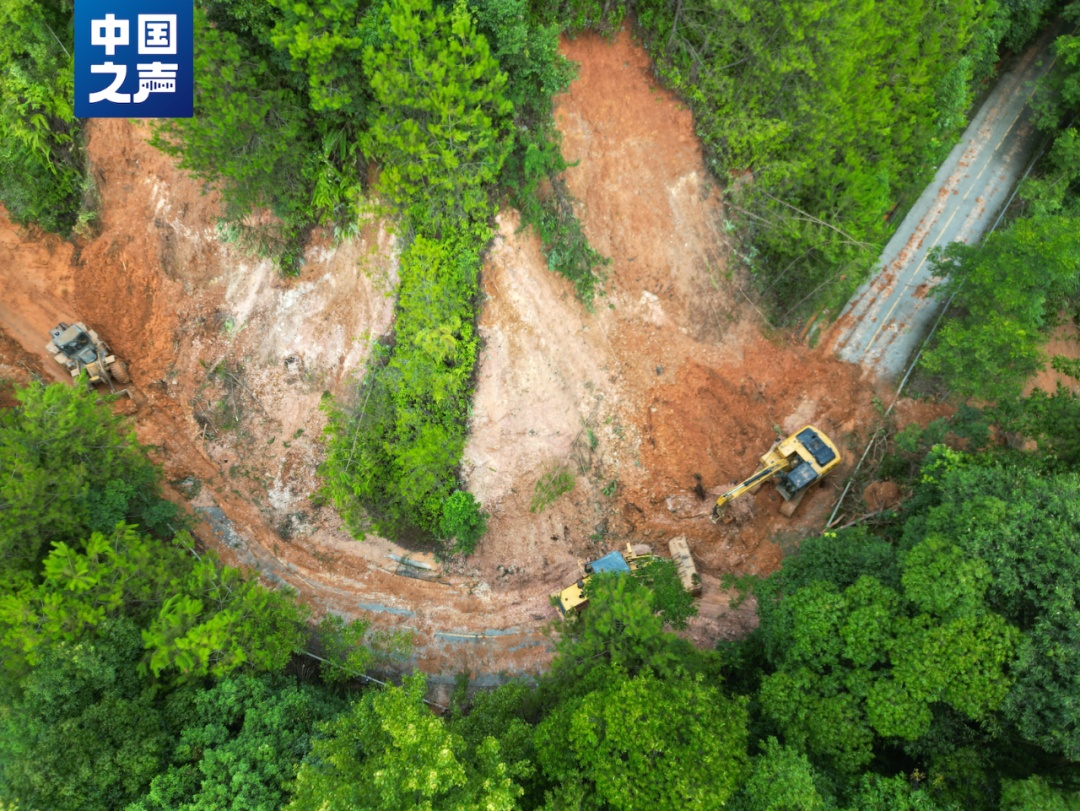 湖南资兴暴雨致8万余人受灾!直升机搭起“空中救援通道” 湖南资兴暴雨致8万余人受灾!直升机搭起“空中救援通道”