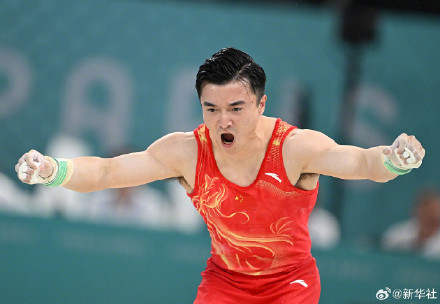 恭喜!中国体操男团夺银 恭喜!中国体操男团夺银