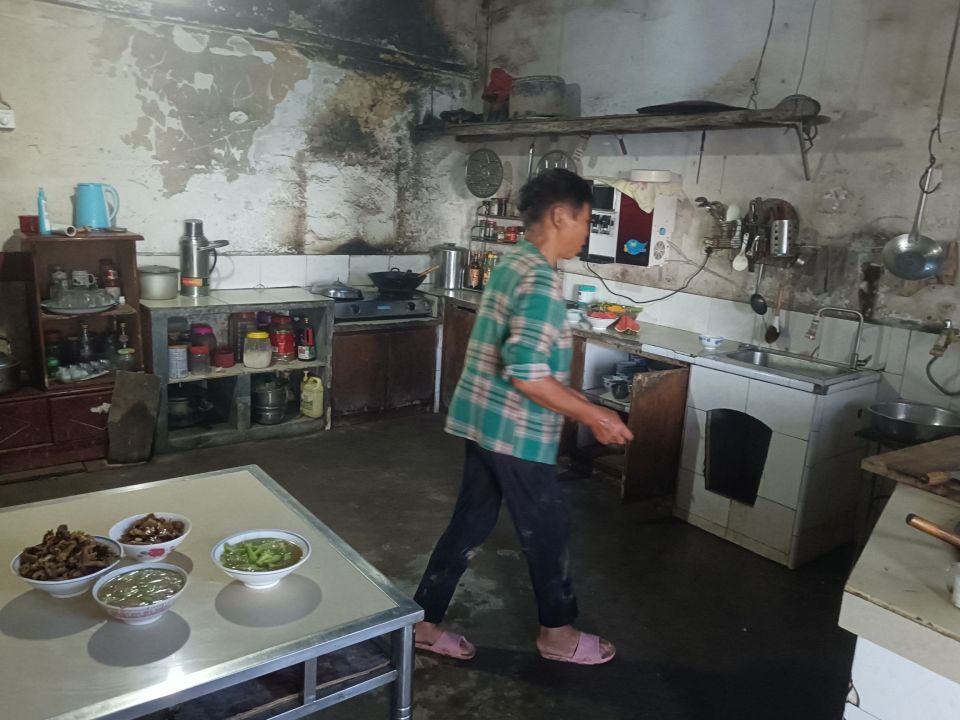 涓水湘潭县花石镇柳树湾段缺口合龙，村民：来电了，可以回家做饭！