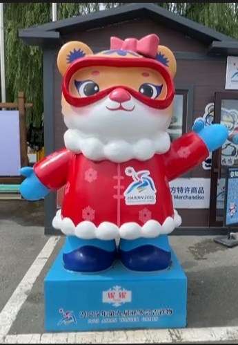 “真身”在此！亚冬会吉祥物“滨滨”“妮妮”原型长大了