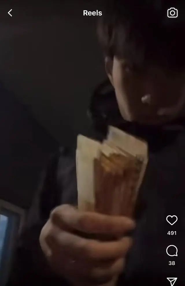 男歌手为“宠粉”坠楼身亡?得知真相的网友怒了→ 男歌手为“宠粉”坠楼身亡?得知真相的网友怒了→