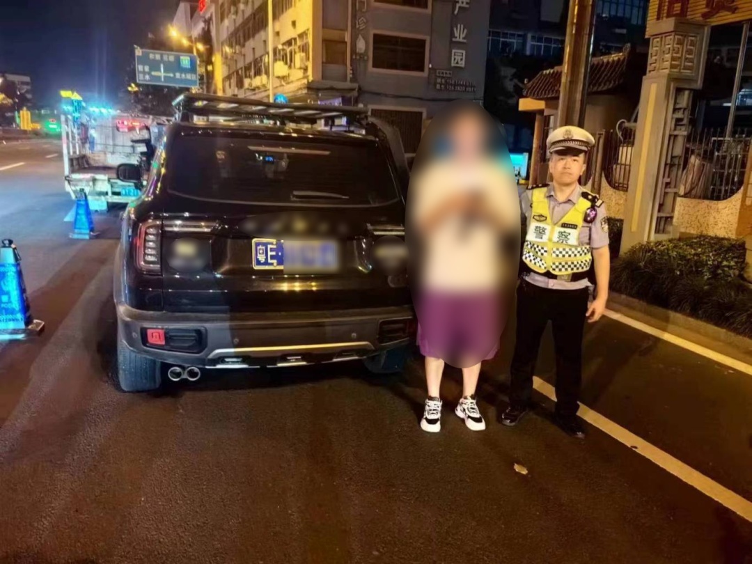 酒后“灌水”就能开车?男子实操告诉你结果…… 酒后“灌水”就能开车?男子实操告诉你结果……