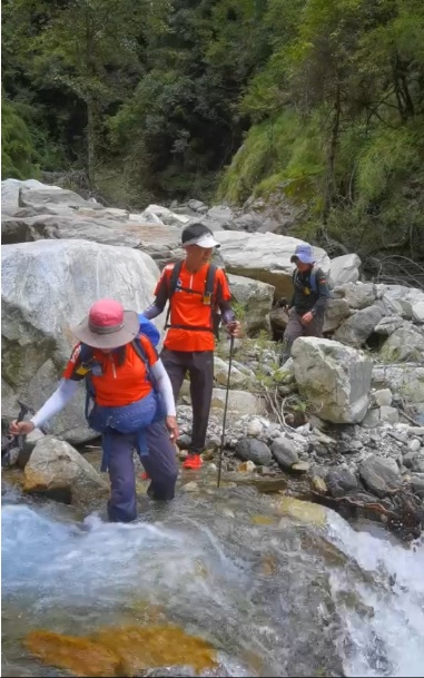 失联9天8夜后获救！云南大理一登山者在断崖处被发现