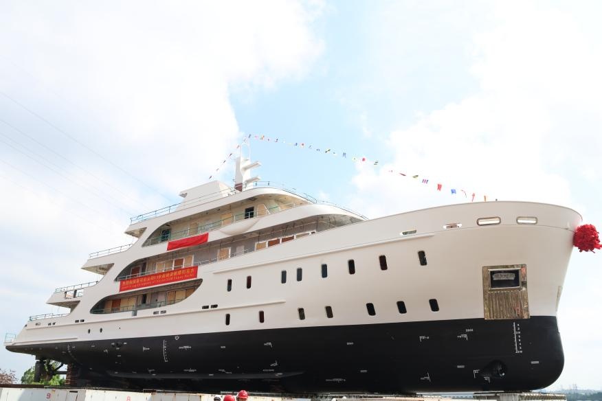 迈出国门！“长沙造”超级游艇下水试航