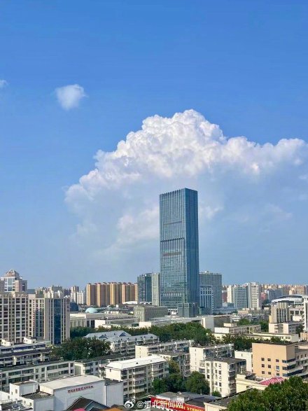 快抬头看！石家庄上空现漫画云