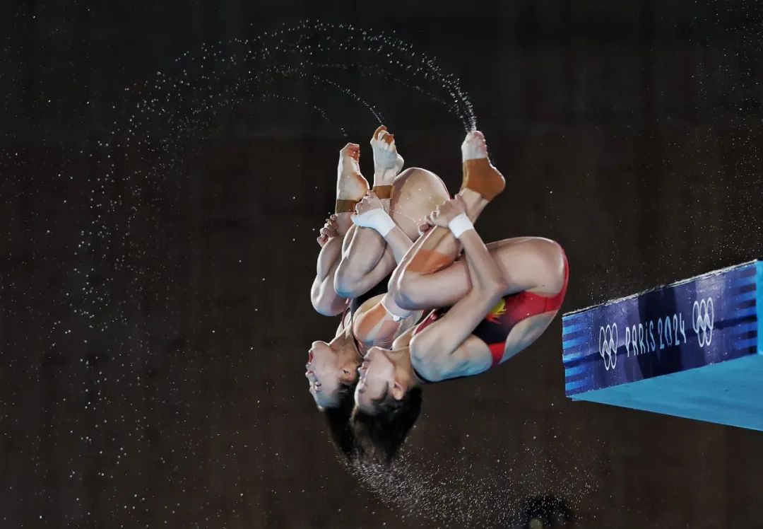 “水花消失术”再现!全红婵、陈芋汐携手夺冠! “水花消失术”再现!全红婵、陈芋汐携手夺冠!