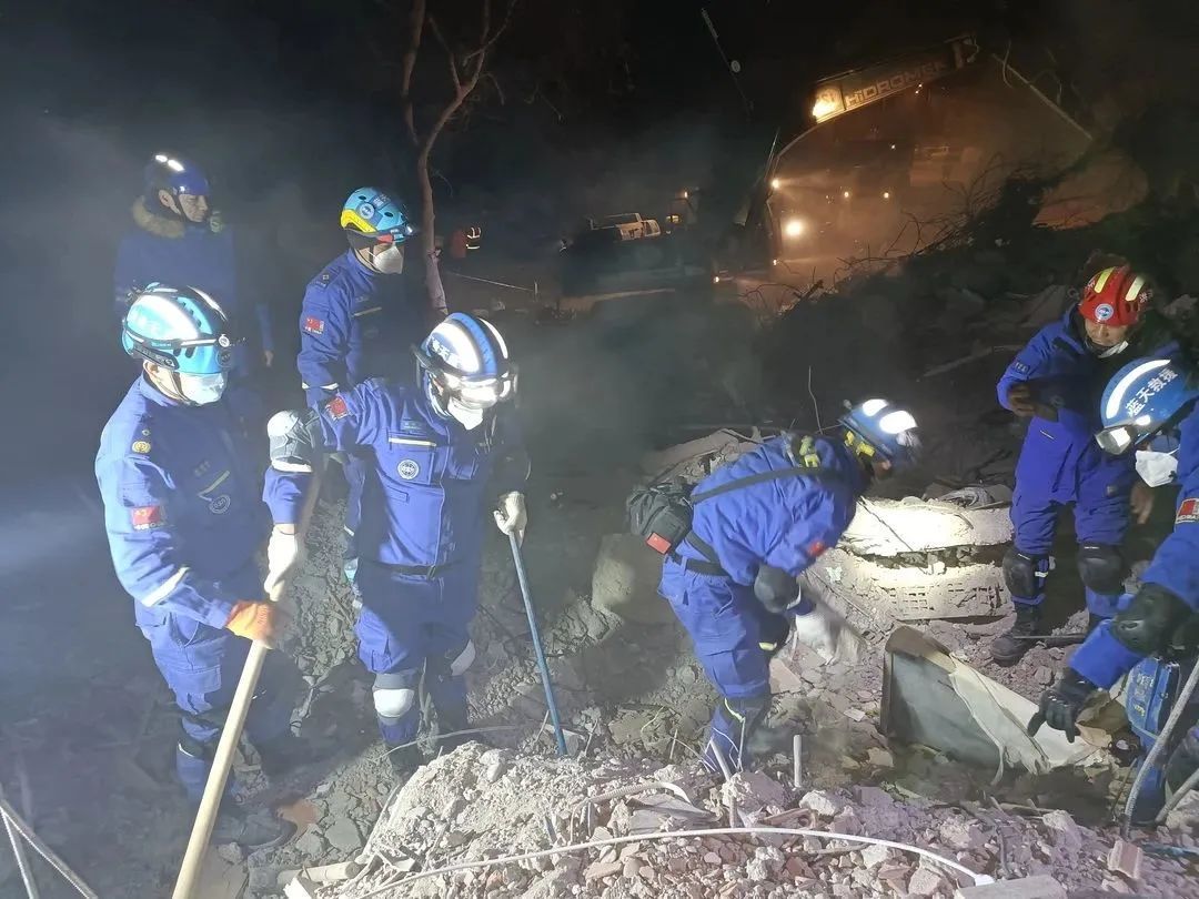 救人真的会“上瘾”！河北52岁大叔10年救援超120人…