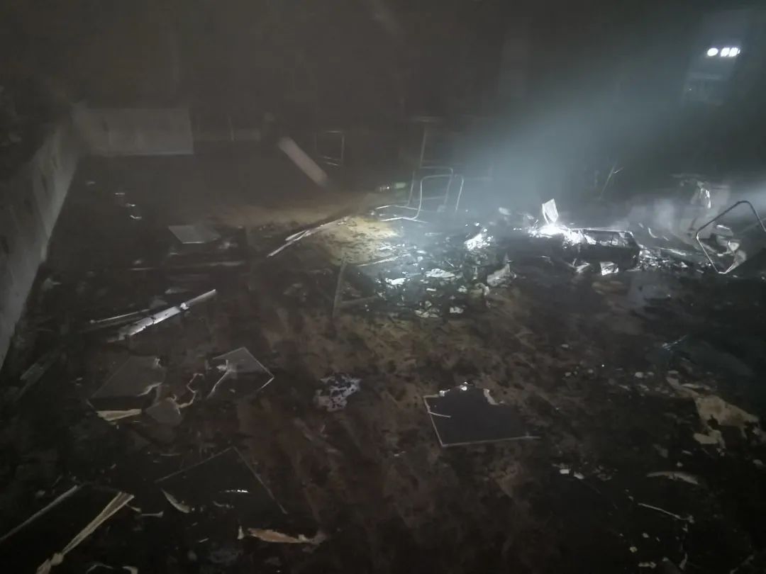 “爆改”风吹进办公室?别让你的工位“火”起来 “爆改”风吹进办公室?别让你的工位“火”起来