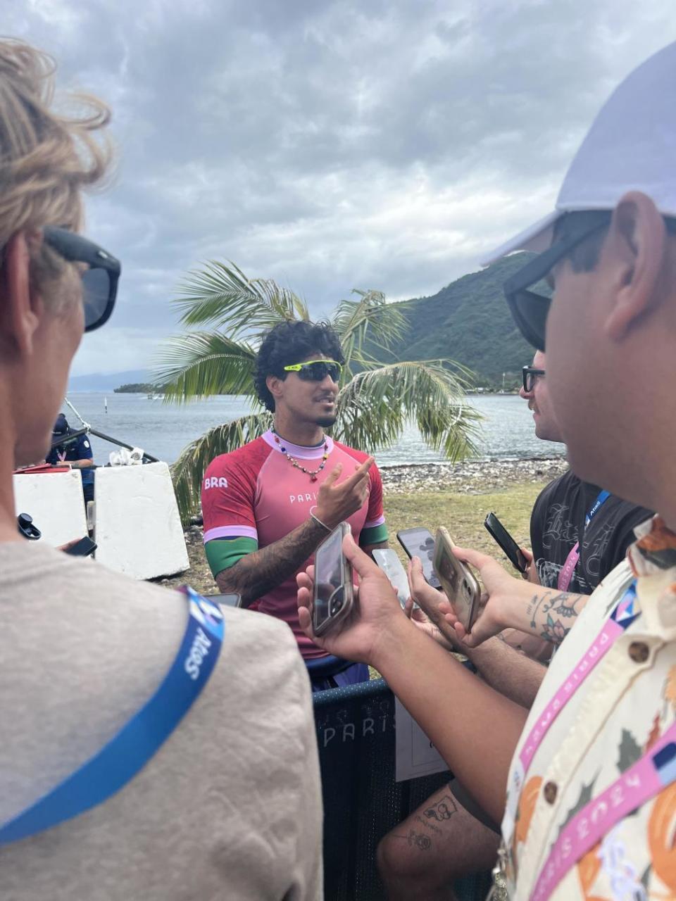 浮在空中？巴黎奥运赛场惊现“神图”，点赞超500万，网友怀疑是AI生成