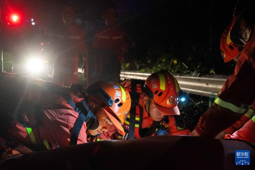 新华视点｜湖南湘潭涓水决口一线观察