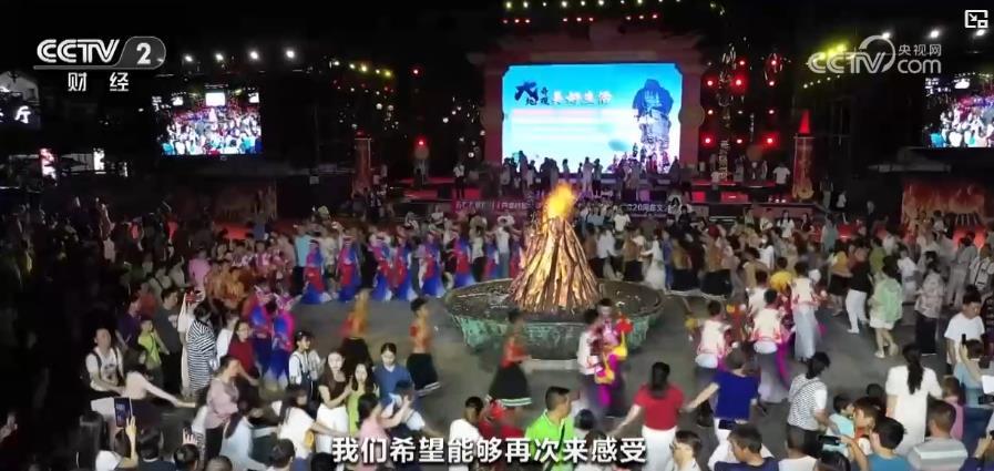多地火把节活动陆续开场 民俗活动丰富多彩“点燃”旅游热潮