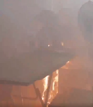 “爆改”风吹进办公室?别让你的工位“火”起来 “爆改”风吹进办公室?别让你的工位“火”起来