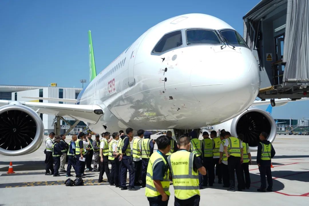 国产大飞机C919,杭州机场首飞! 国产大飞机C919,杭州机场首飞!