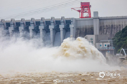 应对较强降雨 吉林市丰满水电站泄洪洞开闸放水