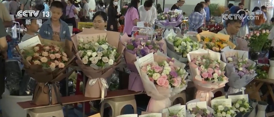 夏日消费市场文化掀“热潮”、文旅频“加热”、交易再“升温”