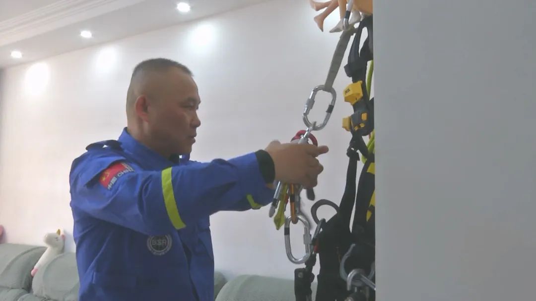 救人真的会“上瘾”！河北52岁大叔10年救援超120人…