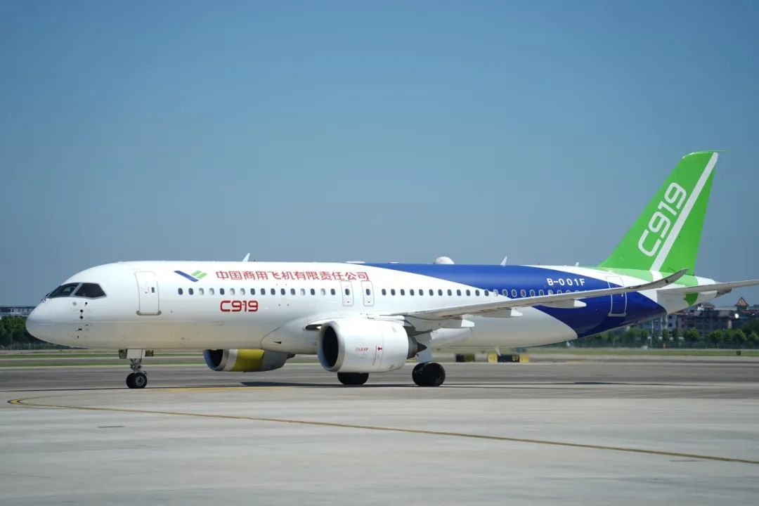 国产大飞机C919,杭州机场首飞! 国产大飞机C919,杭州机场首飞!