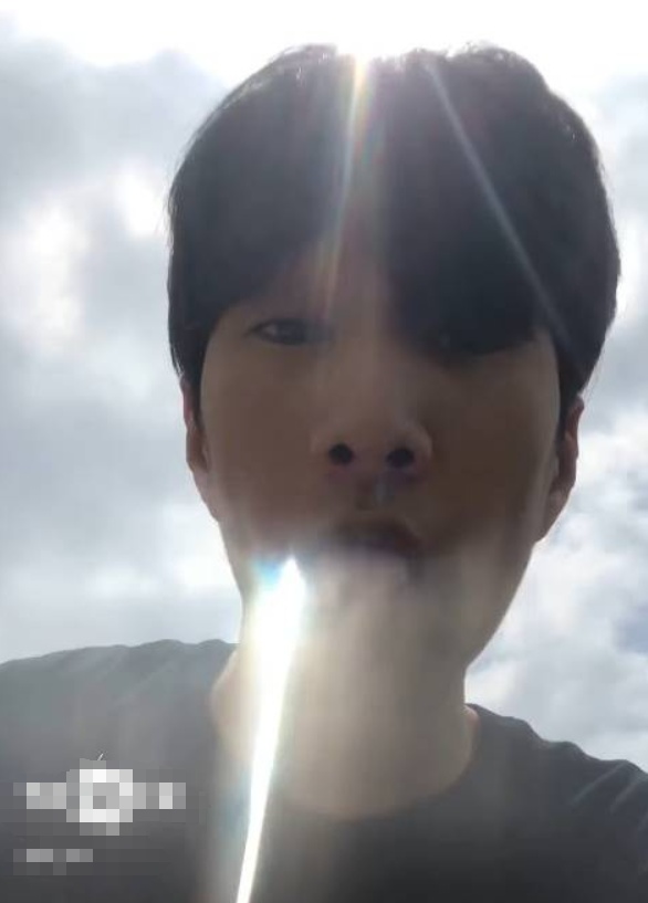 男歌手为“宠粉”坠楼身亡?得知真相的网友怒了→ 男歌手为“宠粉”坠楼身亡?得知真相的网友怒了→