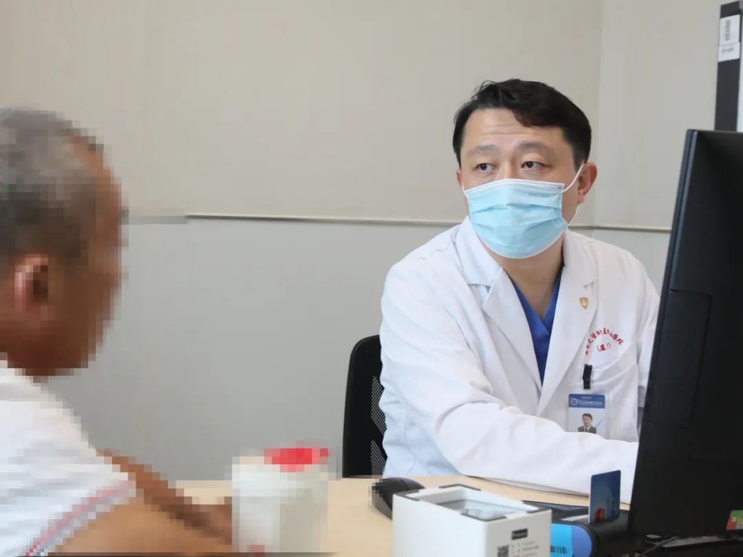 男子体重骤降，从“大胃王”变成“小鸟胃”，一查竟是……