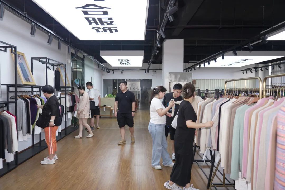 火上热搜!服装反季爆卖,背后秘诀是→ 火上热搜!服装反季爆卖,背后秘诀是→